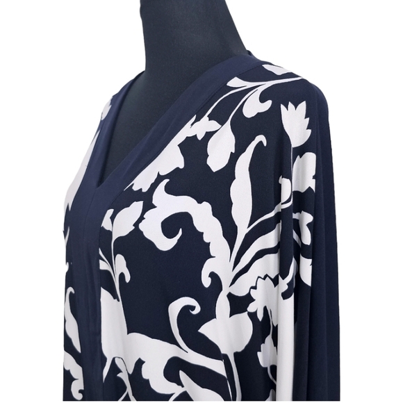 Chico's Knit Kit Colorblocked Floral Shadows Elbow Sleeves V-Neck Top Navy White - Picture 11 of 16